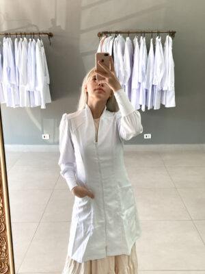 Jaleco Feminino Manga Longa Gola Padre com Zíper e Punho DryFit