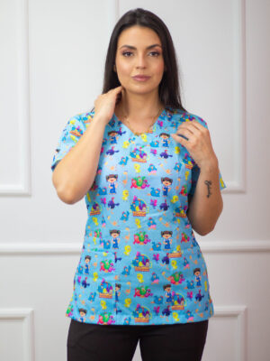 Blusa Scrub de Pijama Cirúrgico Estampado Unissex - Galinha pintadinha fundo azul