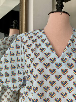 Blusa Scrub de Pijama Cirúrgico Estampado Unissex - Coração Quebra-Cabeça