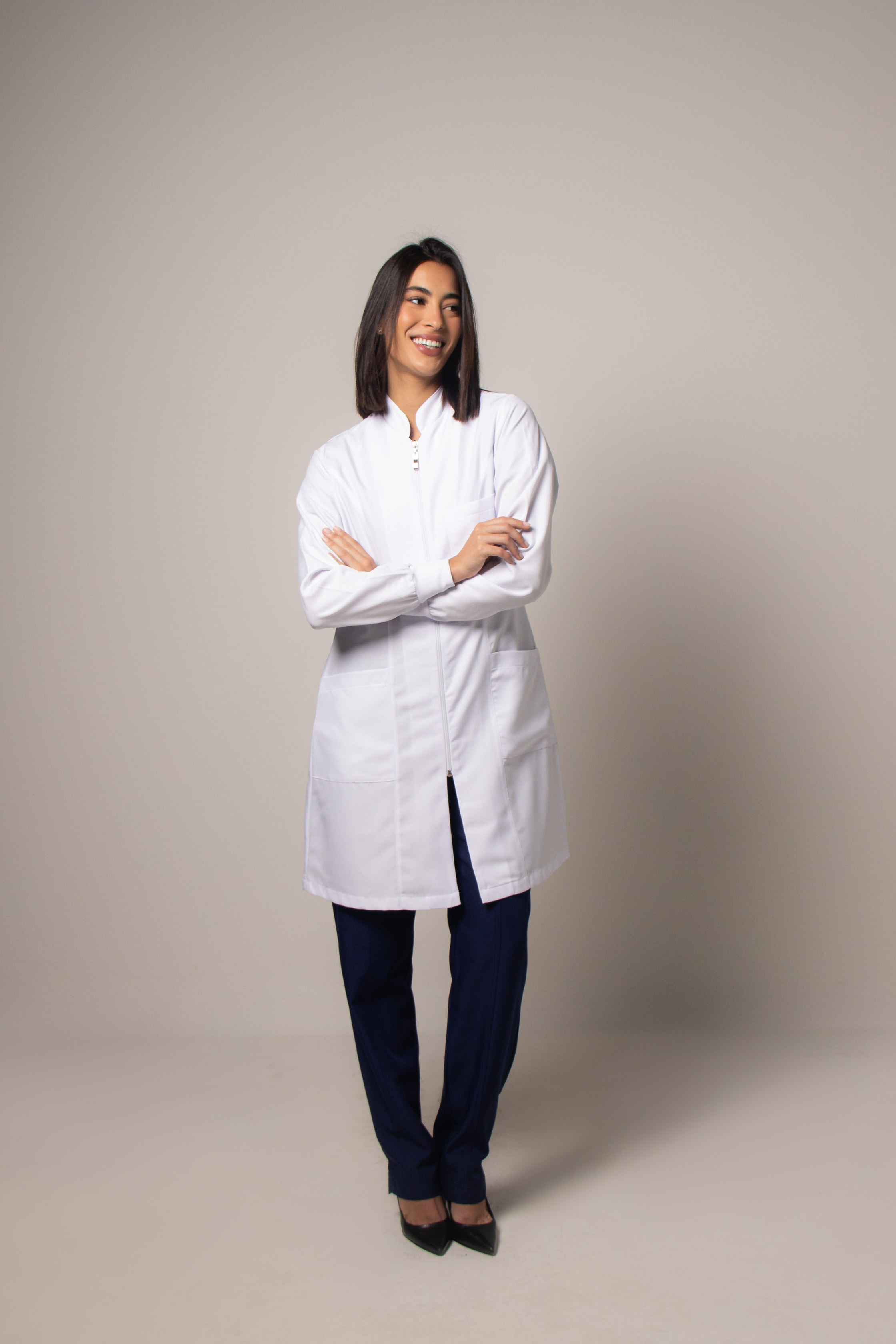 Jaleco Feminino Acinturado Gabardine Gola Padre Com Zíper - Imagem 9