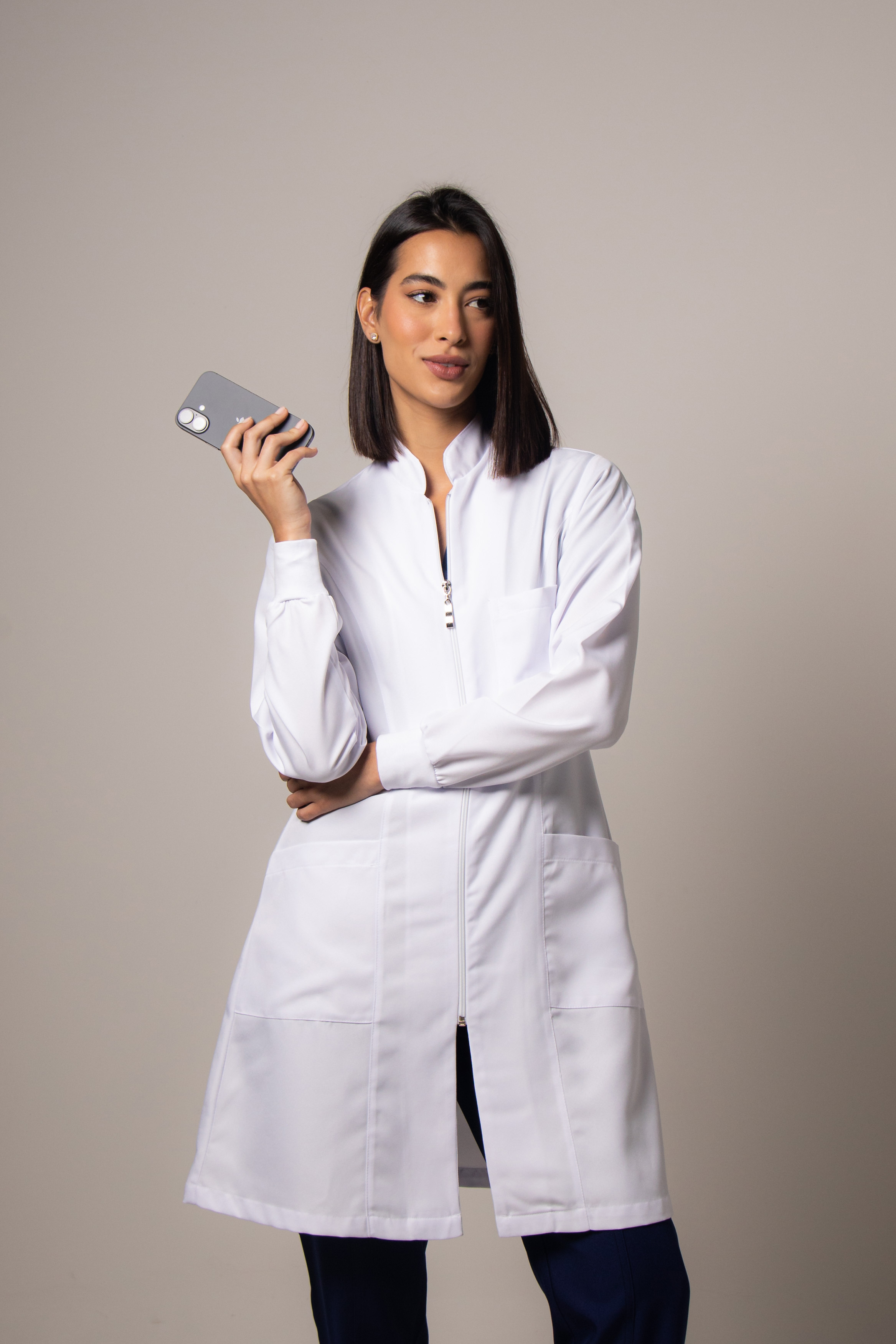 Jaleco Feminino Acinturado Gabardine Gola Padre Com Zíper - Imagem 4